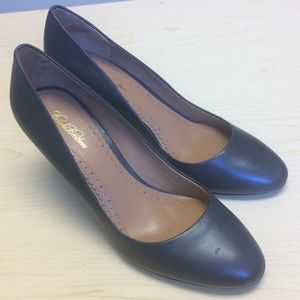 Brooks Brothers Navy heels size 7 1/2